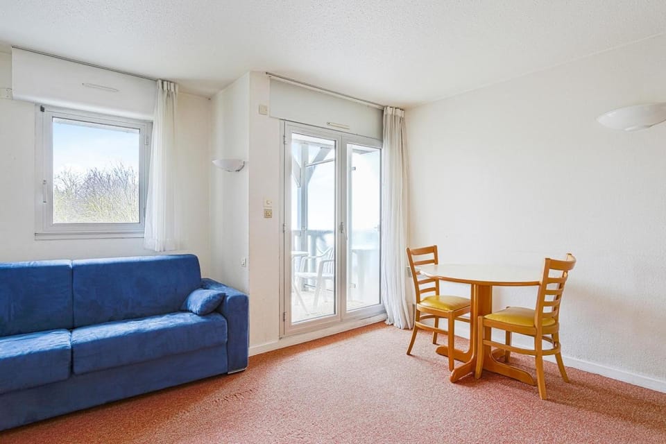 Bed, Living room, Dining area