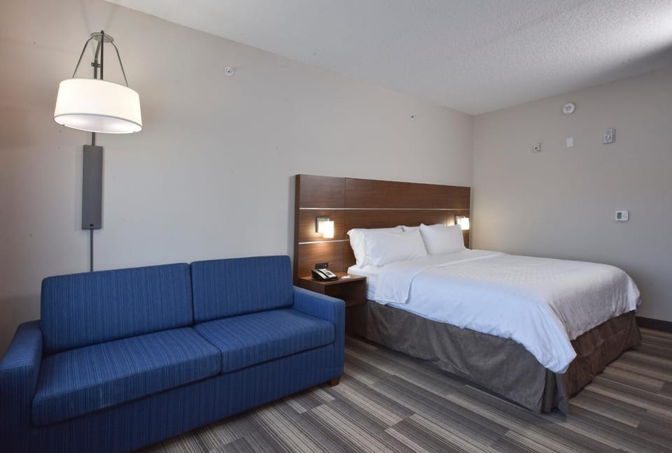 Bed, Seating area