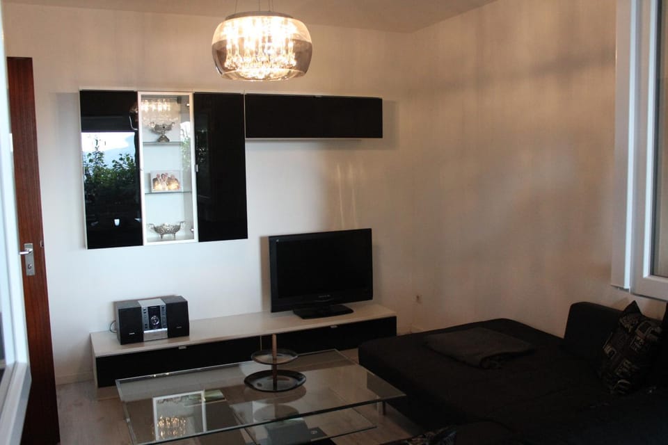 TV and multimedia, Living room, Photo of the whole room, Seating area