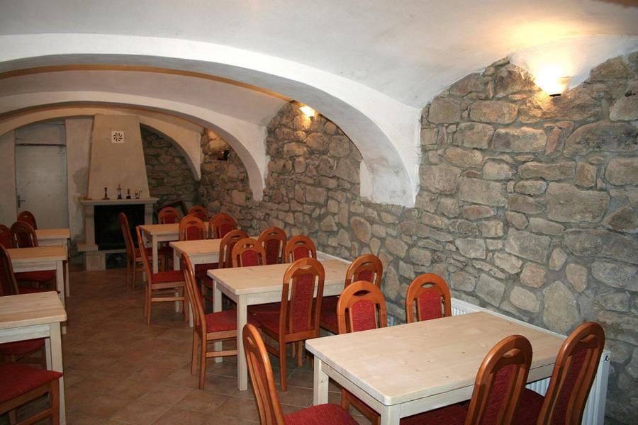 Lounge or bar, Lounge or bar
