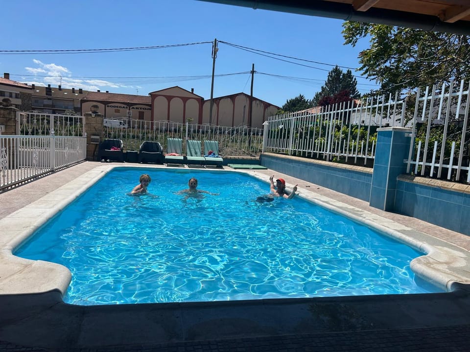 Day, People, Swimming pool, group of guests