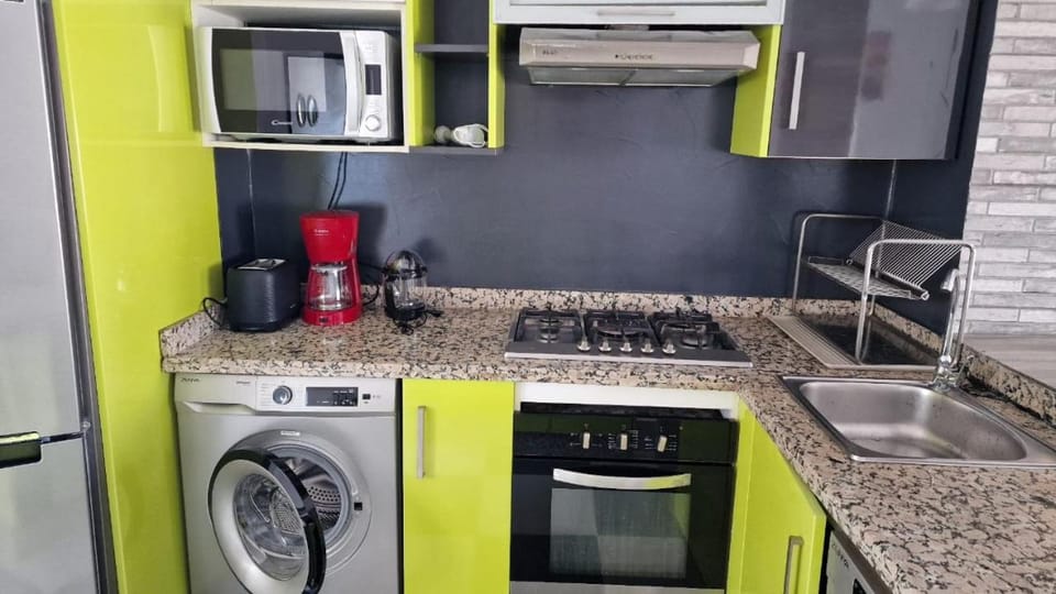 Coffee/tea facilities, Kitchen or kitchenette, toaster, washing machine