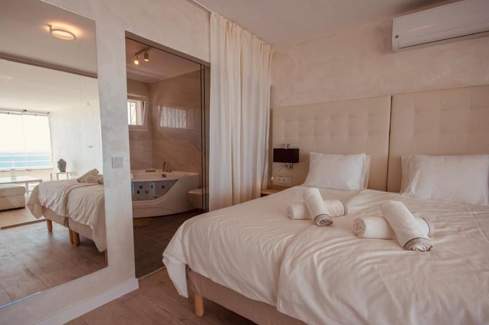 Bed, Bathroom, Photo of the whole room, Bedroom, towels, air conditioner