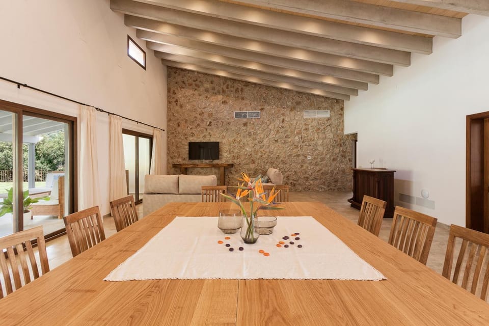 TV and multimedia, Living room, Seating area, Dining area