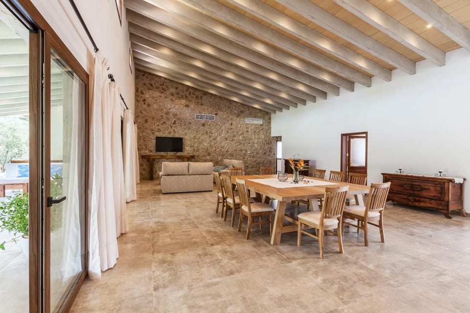 TV and multimedia, Living room, Seating area, Dining area