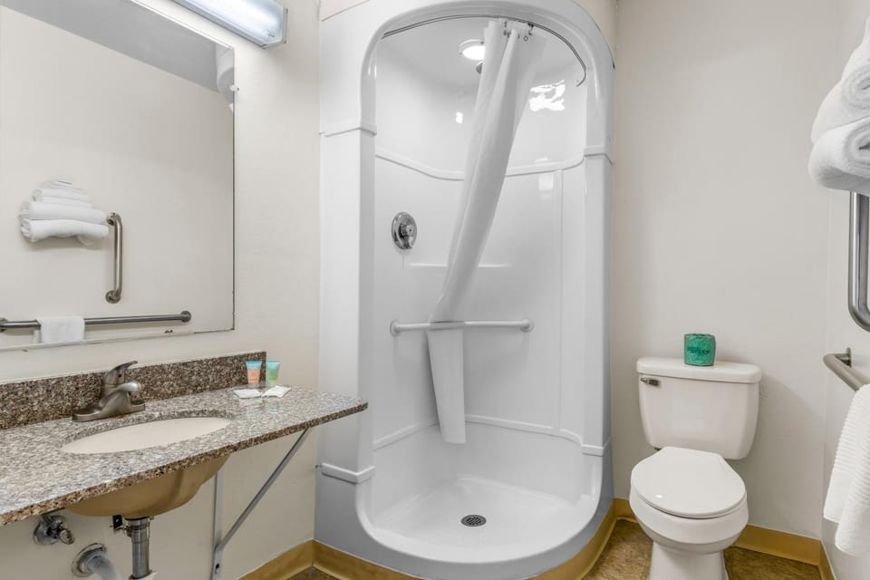 Shower, Bathroom, towels