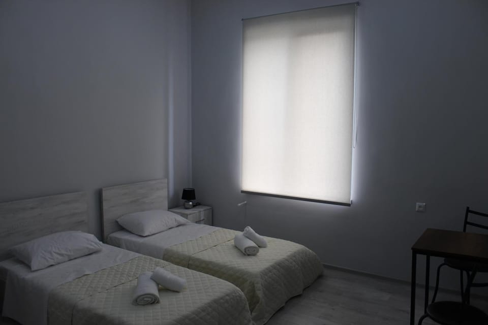 Bed, Photo of the whole room, Sunrise, Family