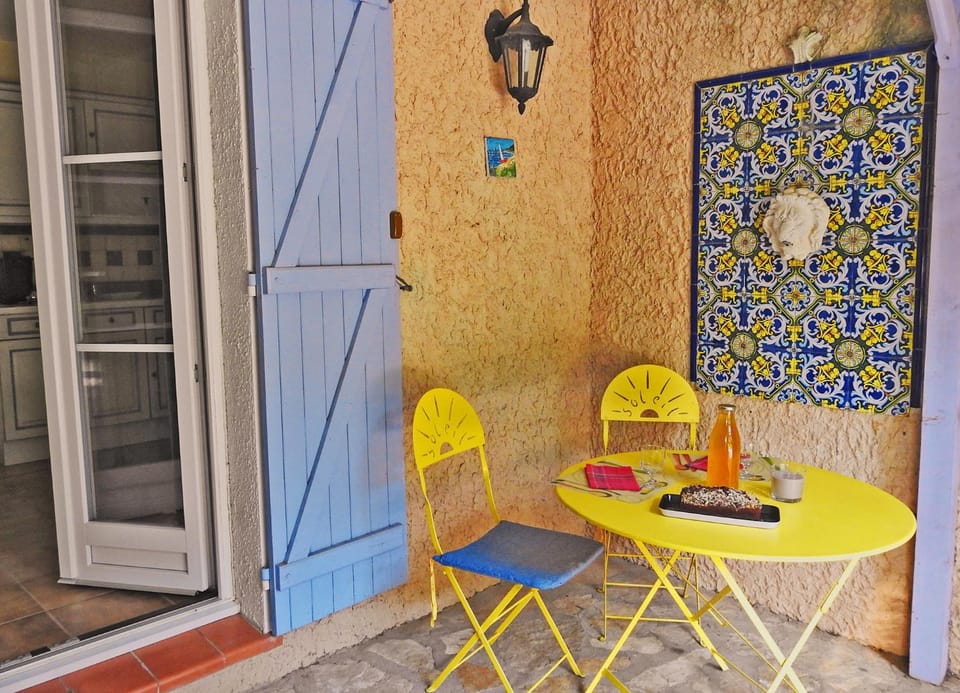 Patio, Dining area
