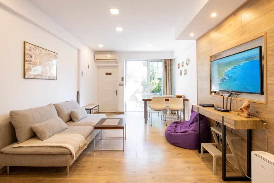 TV and multimedia, Living room, Dining area, Garden view, air conditioner