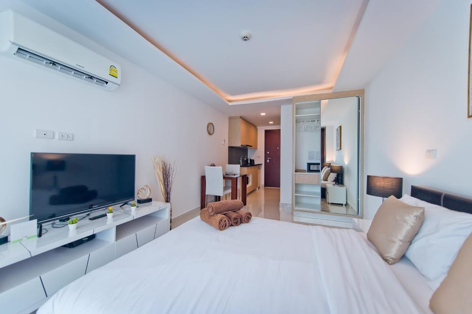 Kitchen or kitchenette, Dining area, Bedroom