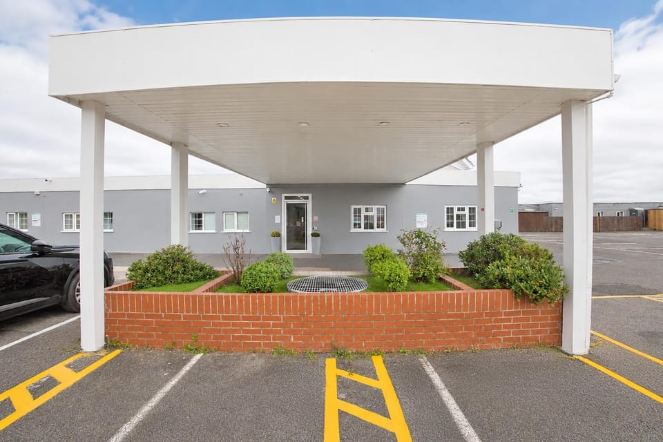 Property building, Day, Parking