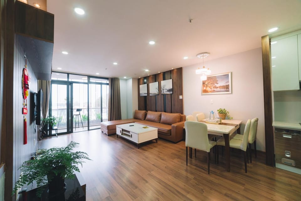 Bed, TV and multimedia, Living room, Photo of the whole room, Seating area, Dining area, Bedroom