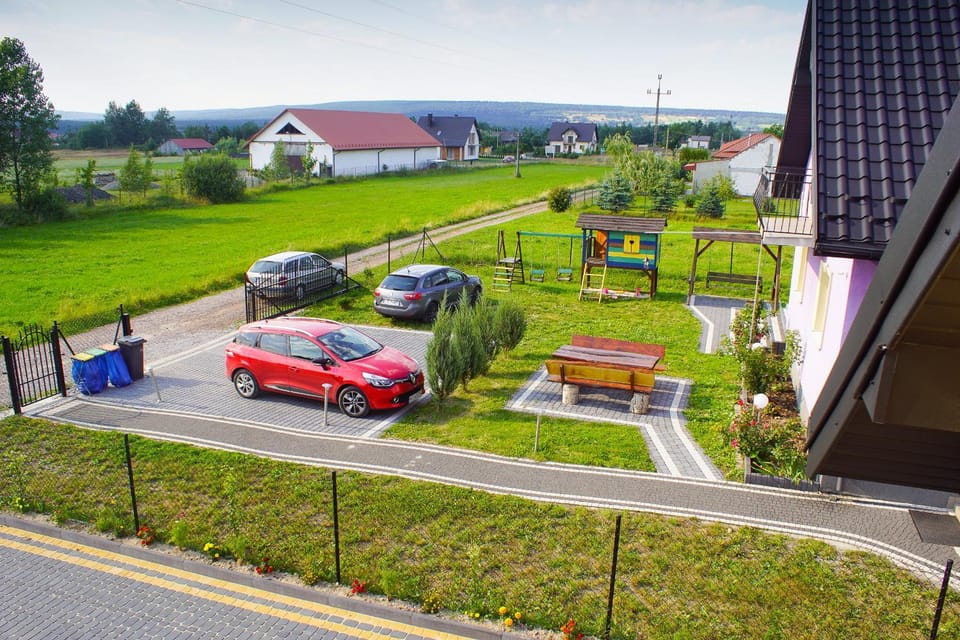 Spring, Day, Neighbourhood, Natural landscape, Garden view, Street view
