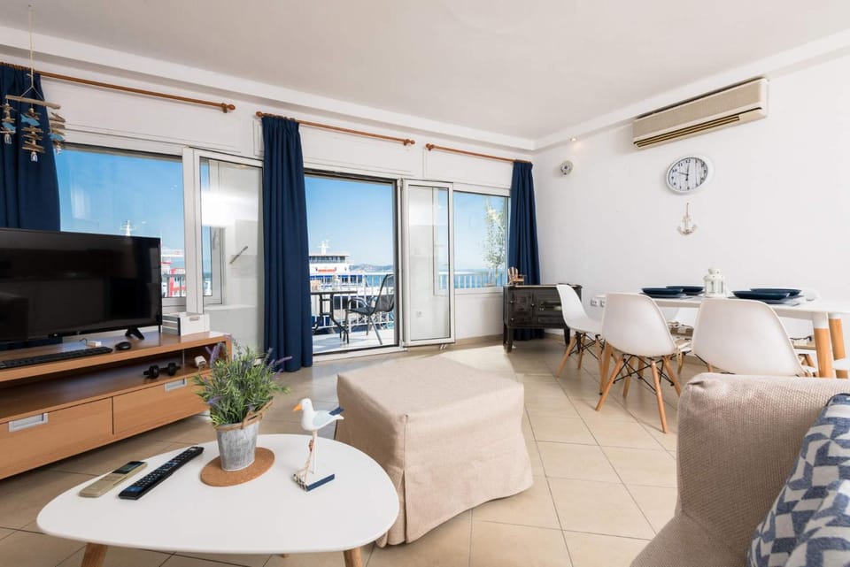 Living room, Dining area, Sea view