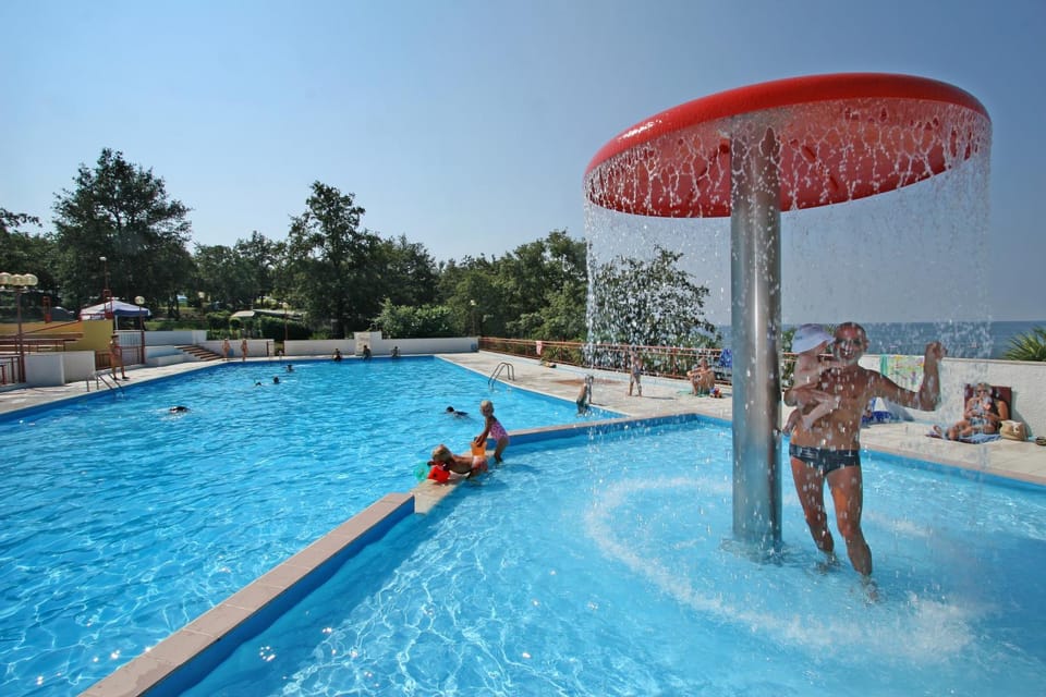 Swimming pool, Swimming pool