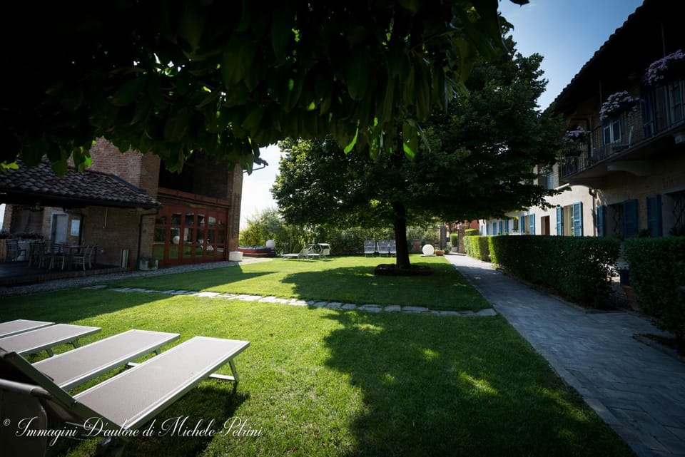 Property building, Patio, Facade/entrance, Natural landscape, Garden, Spa and wellness centre/facilities, On site, Garden view, Area and facilities, Area and facilities