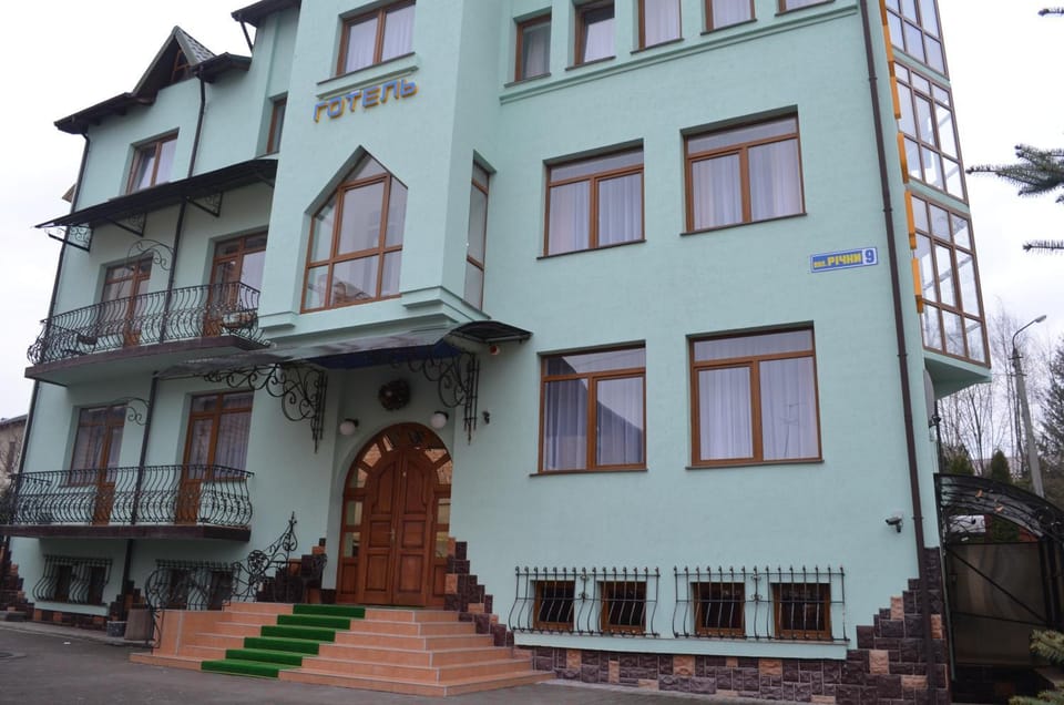 Facade/entrance