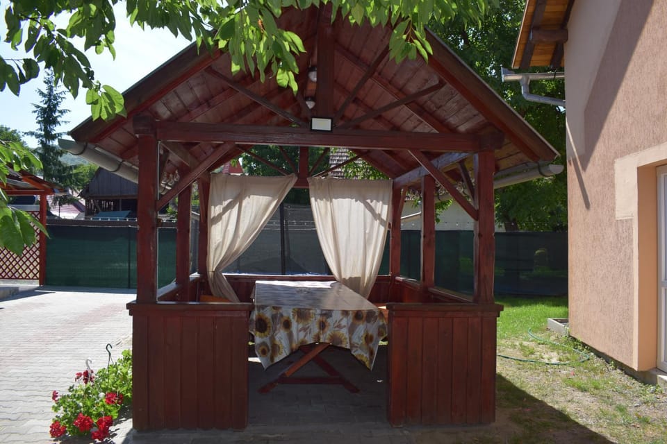 BBQ facilities, Dining area