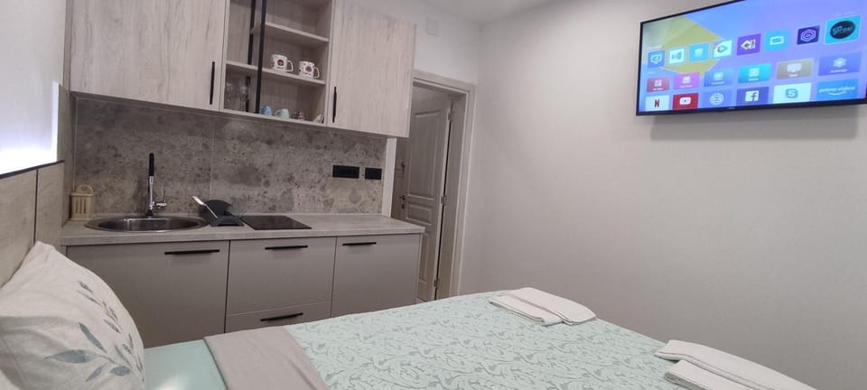 TV and multimedia, Kitchen or kitchenette, Photo of the whole room