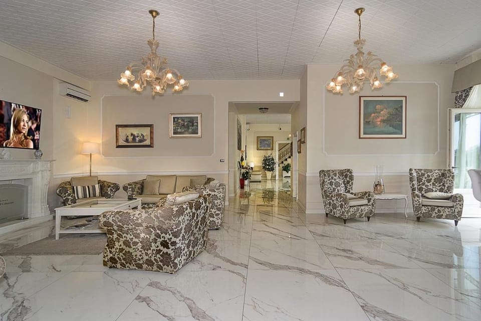 Lobby or reception, Seating area