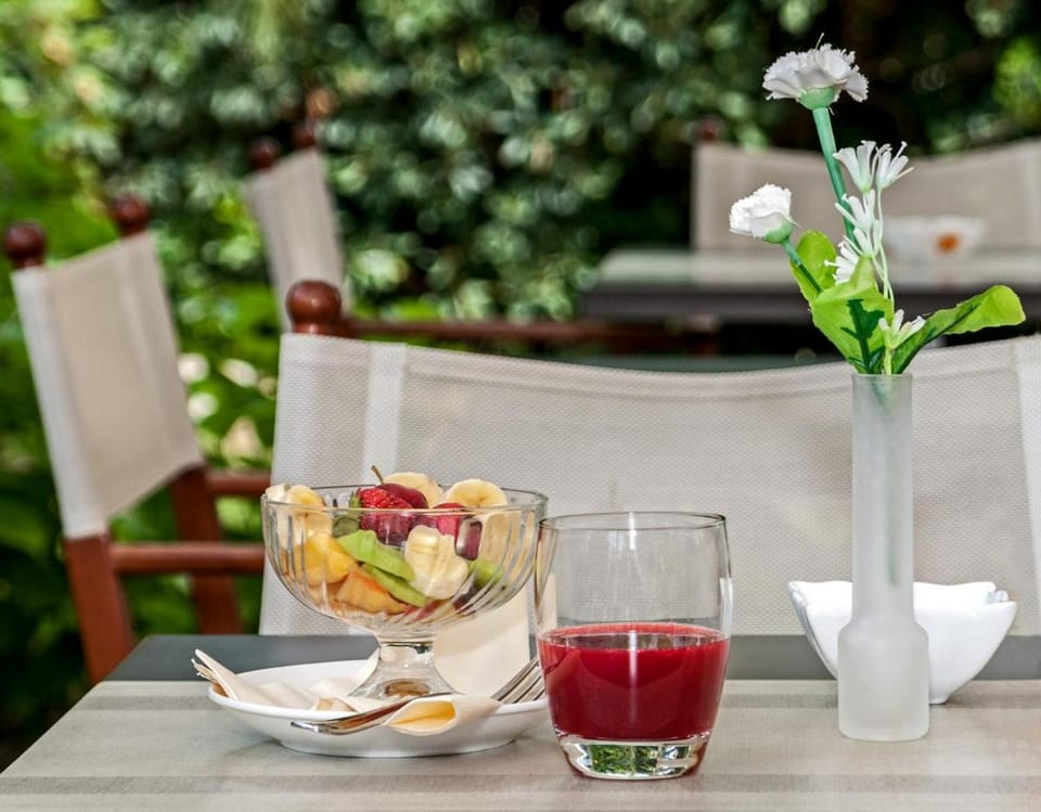 Food and drinks, Food, Drinks
