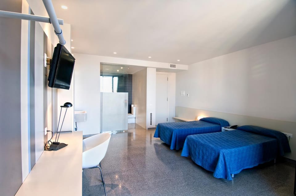 Hostal La Creu Bed and Breakfast in Costa Daurada