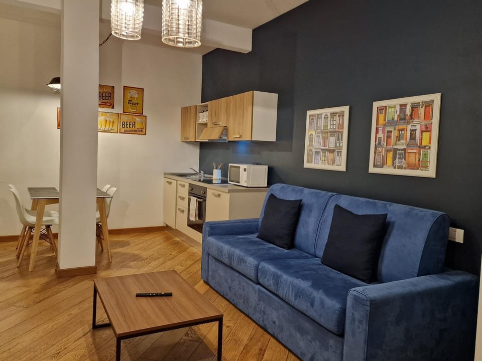 Kitchen or kitchenette, Living room, Seating area, Dining area, pet friendly, stove