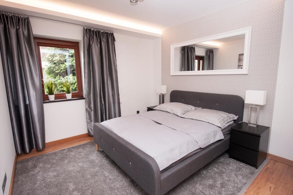 Bed, Photo of the whole room, Seating area, Bedroom, Garden view, Quiet street view