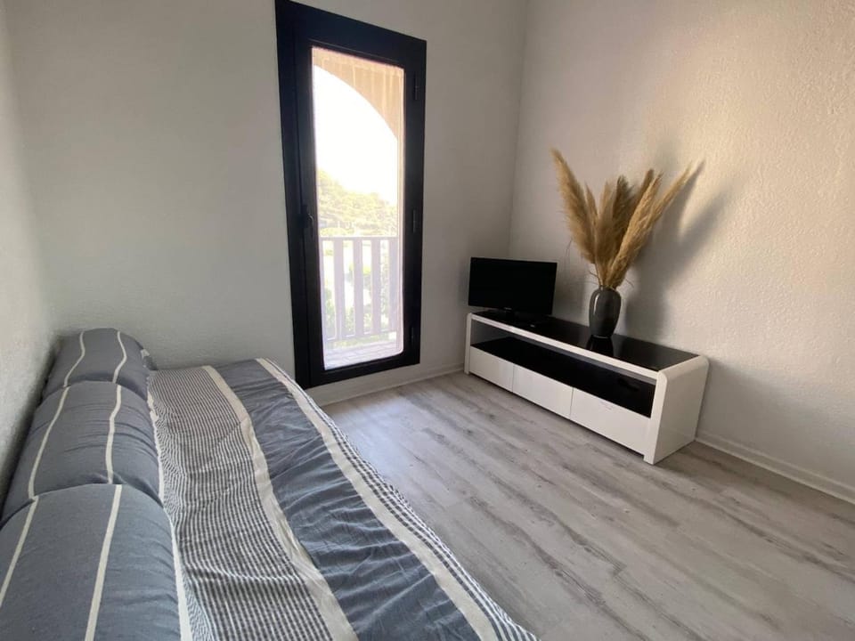 Appartement avec mezzanine, 4 pers, plage à 250m, parking privé, commerces à proximité - FR-1-81-43 Apartment in Leucate