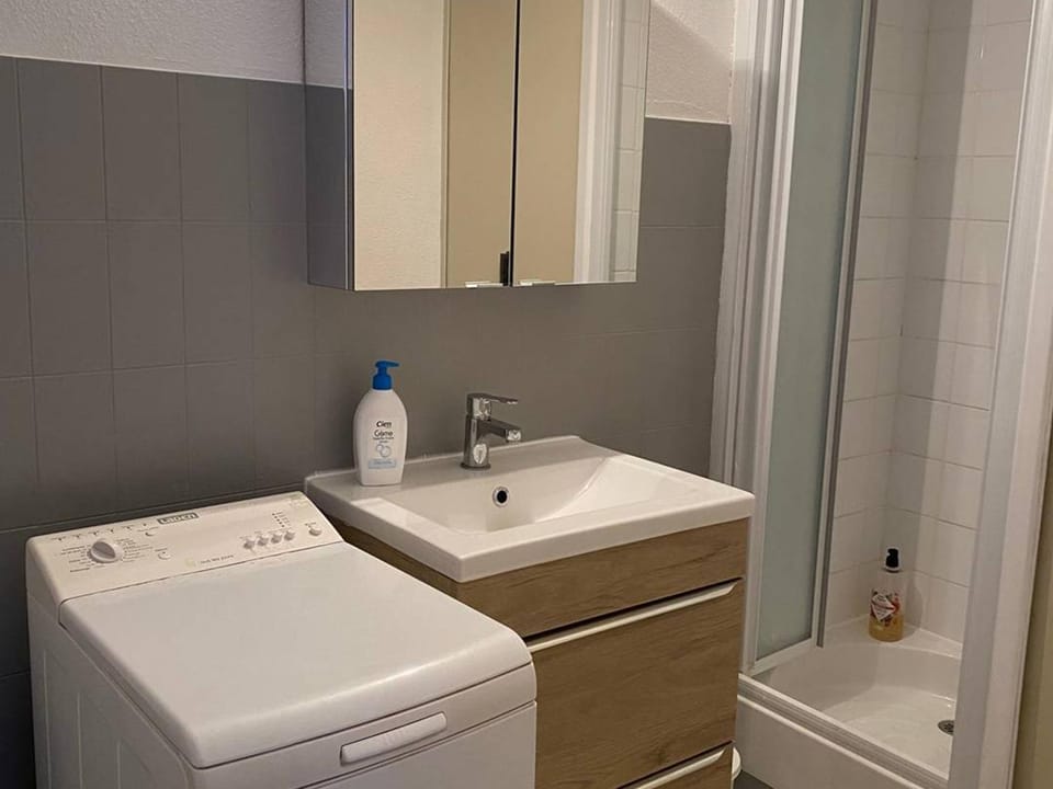 Appartement avec mezzanine, 4 pers, plage à 250m, parking privé, commerces à proximité - FR-1-81-43 Apartment in Leucate