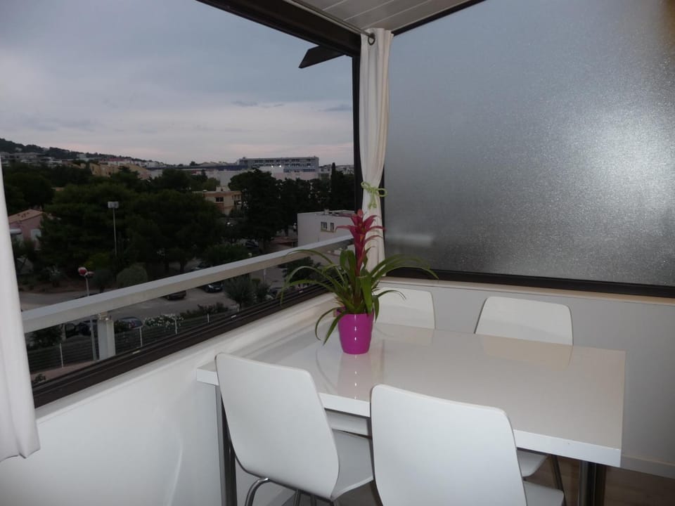 Studio moderne avec mezzanine et parking proche plage - FR-1-338-314 Apartment in Occitanie