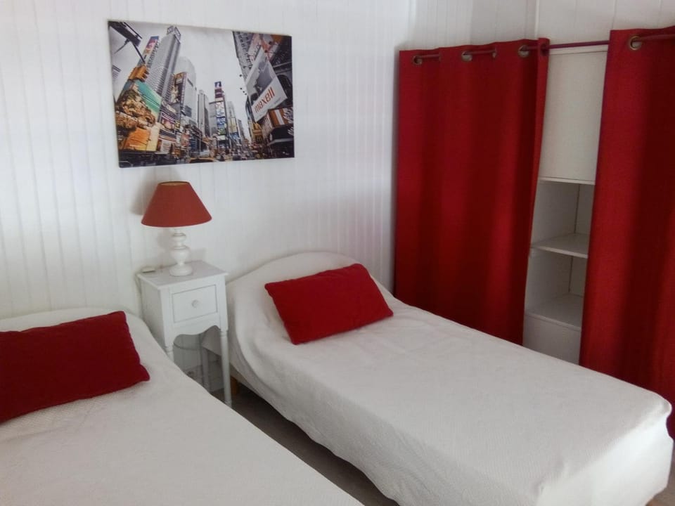 Studio moderne avec mezzanine et parking proche plage - FR-1-338-314 Apartment in Occitanie