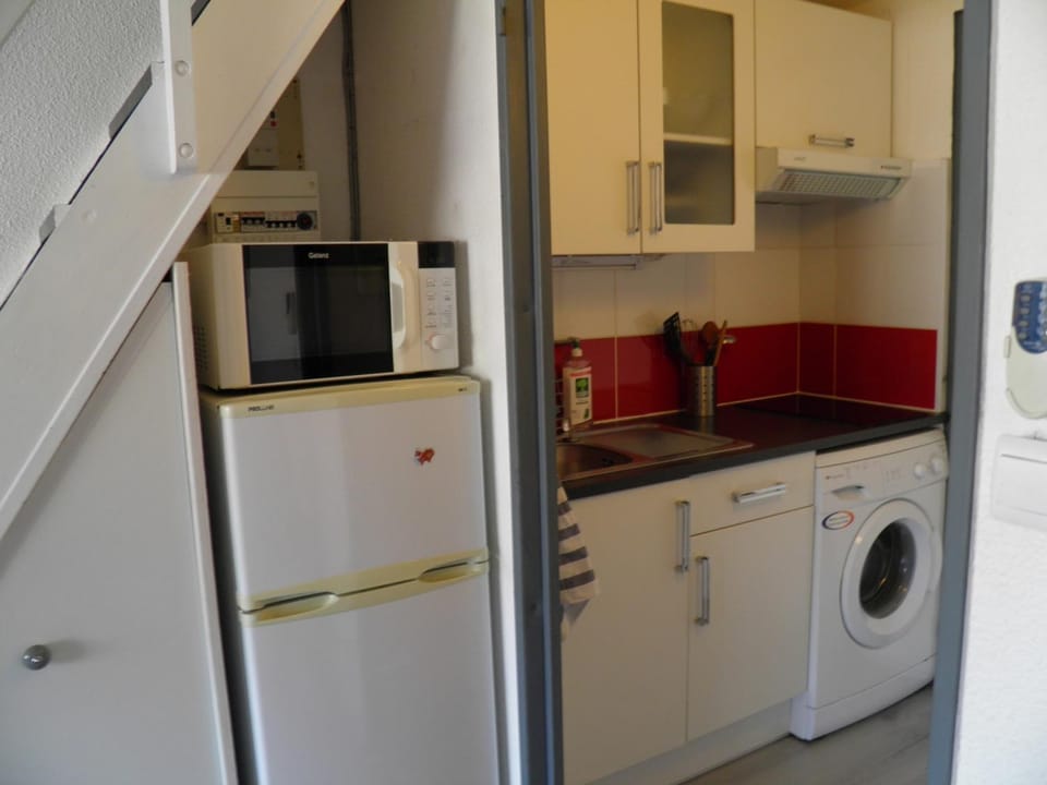 Studio moderne avec mezzanine et parking proche plage - FR-1-338-314 Apartment in Occitanie