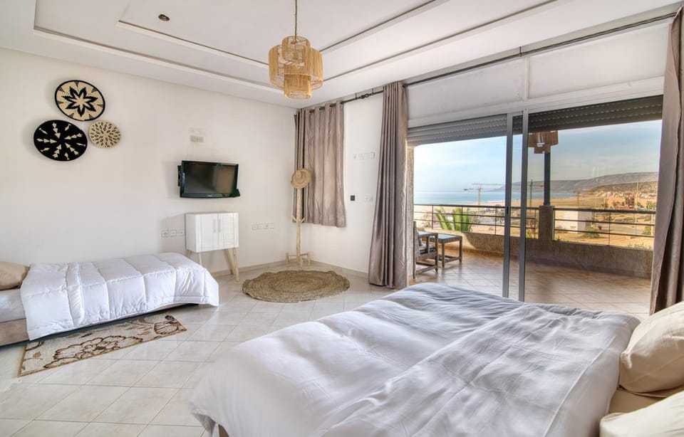 TV and multimedia, View (from property/room), Balcony/Terrace, Photo of the whole room, Bedroom