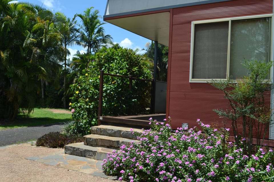 Patio, Facade/entrance, Day, Garden, Balcony/Terrace, Seating area, On site, Garden view