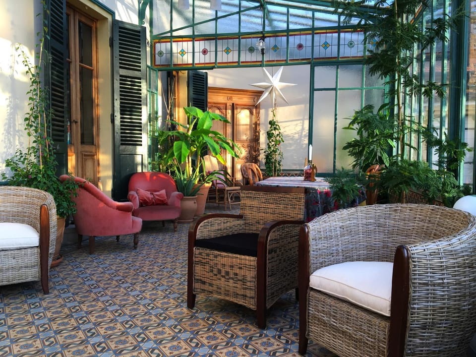 Property building, Garden, Balcony/Terrace, Living room