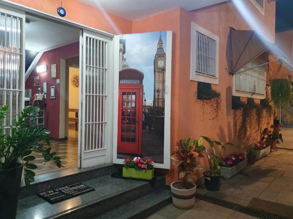 Facade/entrance