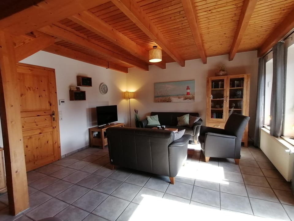 Communal lounge/ TV room, TV and multimedia, Living room, Seating area