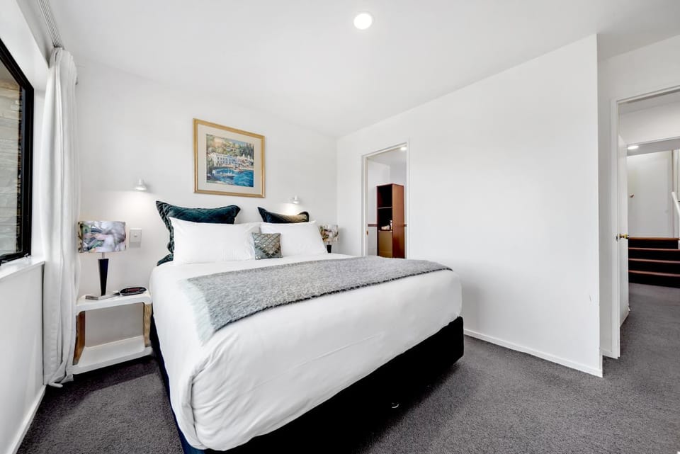 Balmoral Lodge Bed and Breakfast in Queenstown