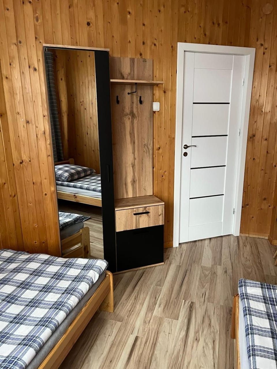 Photo of the whole room, wardrobe