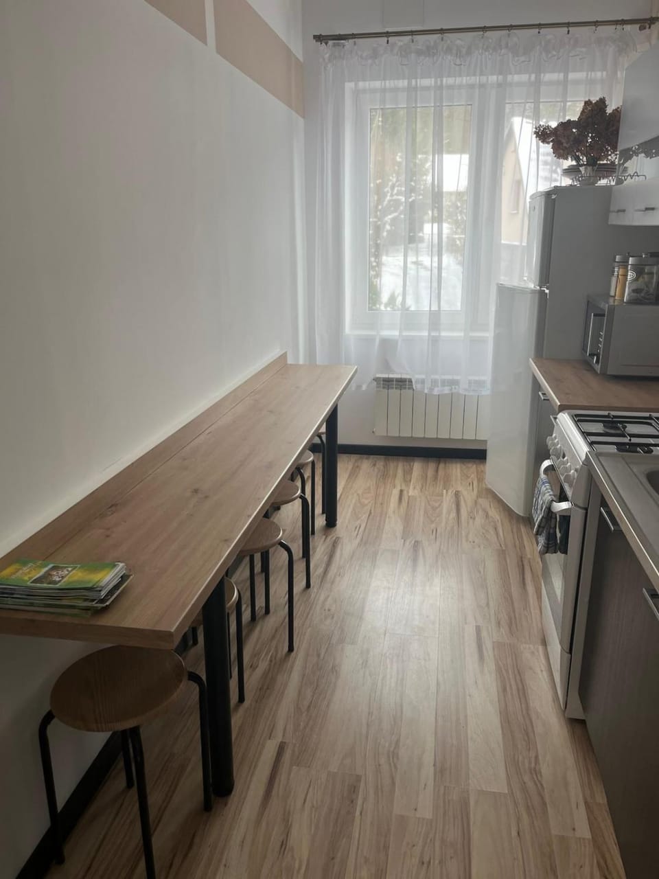 Kitchen or kitchenette, Dining area, oven, stove