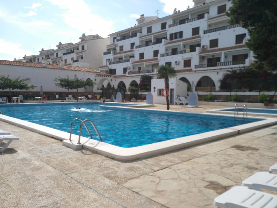 Swimming pool, Swimming pool