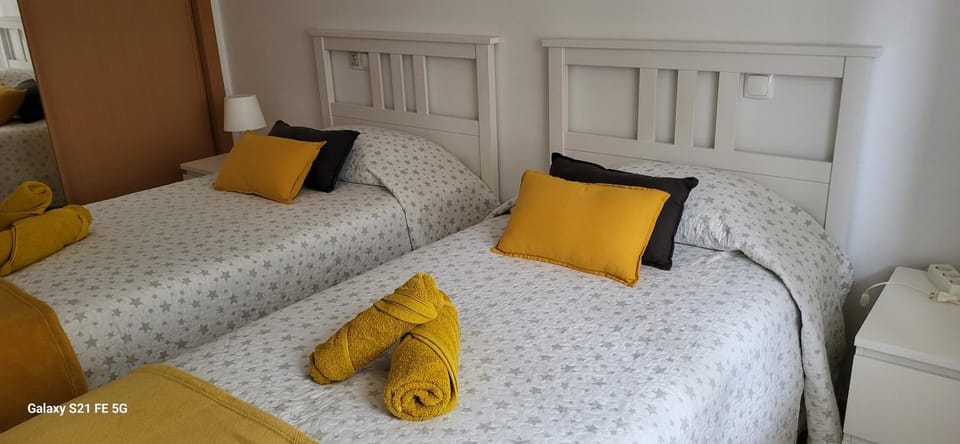 Photo of the whole room, Bedroom, towels