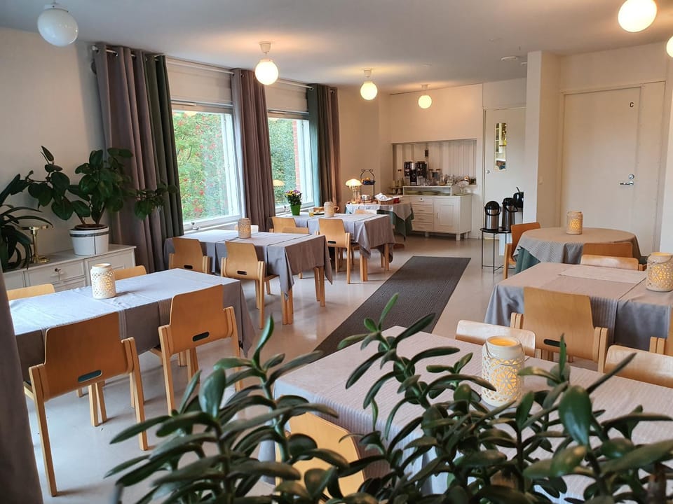 Breakfast, Buffet breakfast