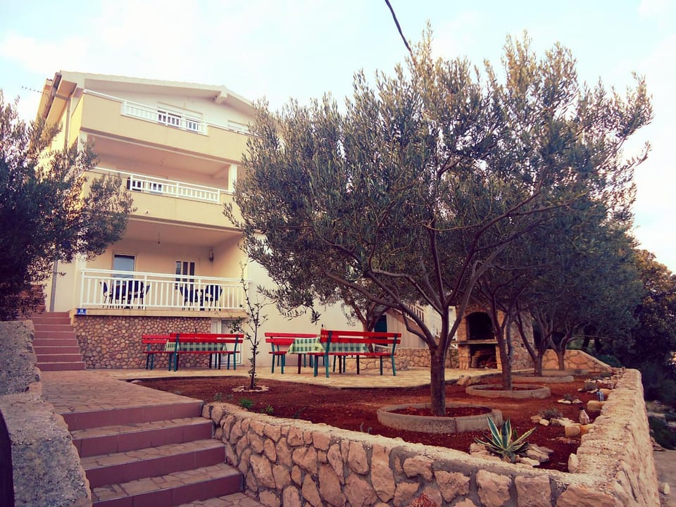 Patio, Facade/entrance, BBQ facilities, Garden, On-site shops, Balcony/Terrace, Lobby or reception