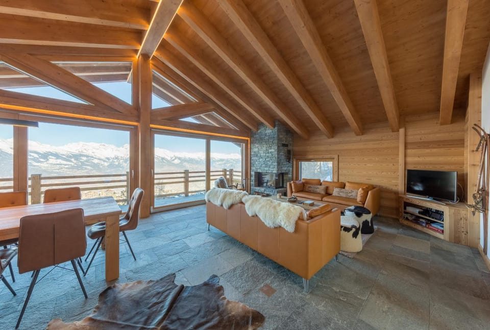 Communal lounge/ TV room, Living room