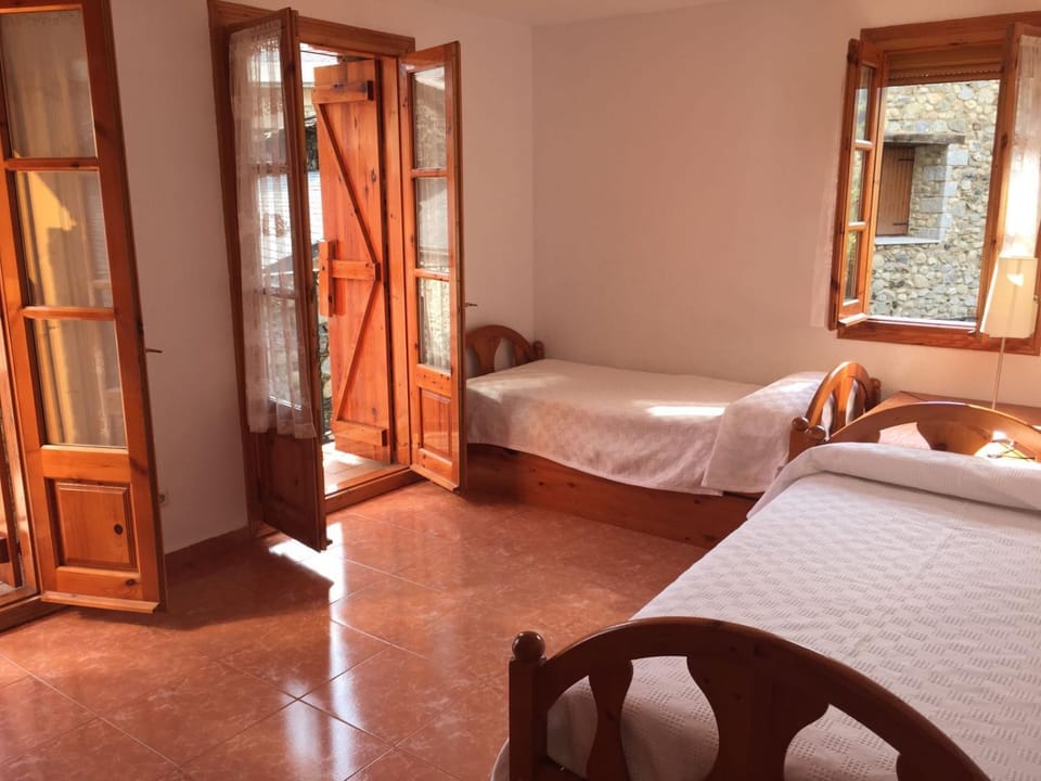 Bed, Balcony/Terrace, Decorative detail