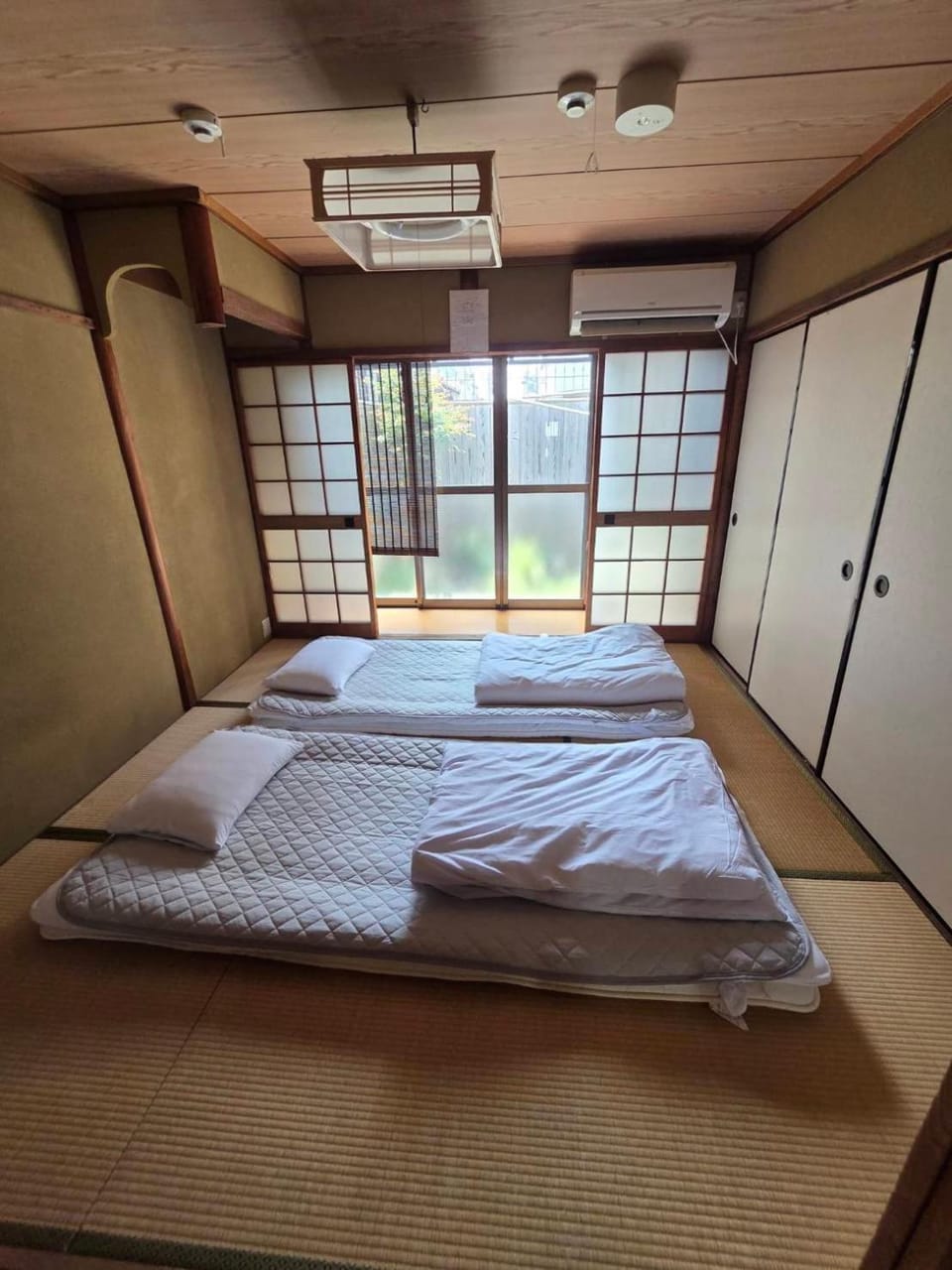 Photo of the whole room, Bedroom, air conditioner