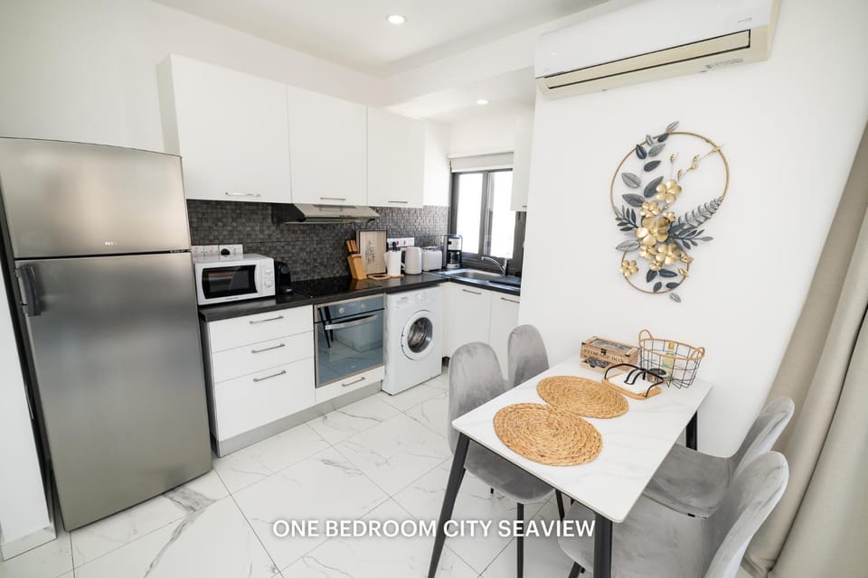 Kitchen or kitchenette, Dining area, oven, toaster, washing machine