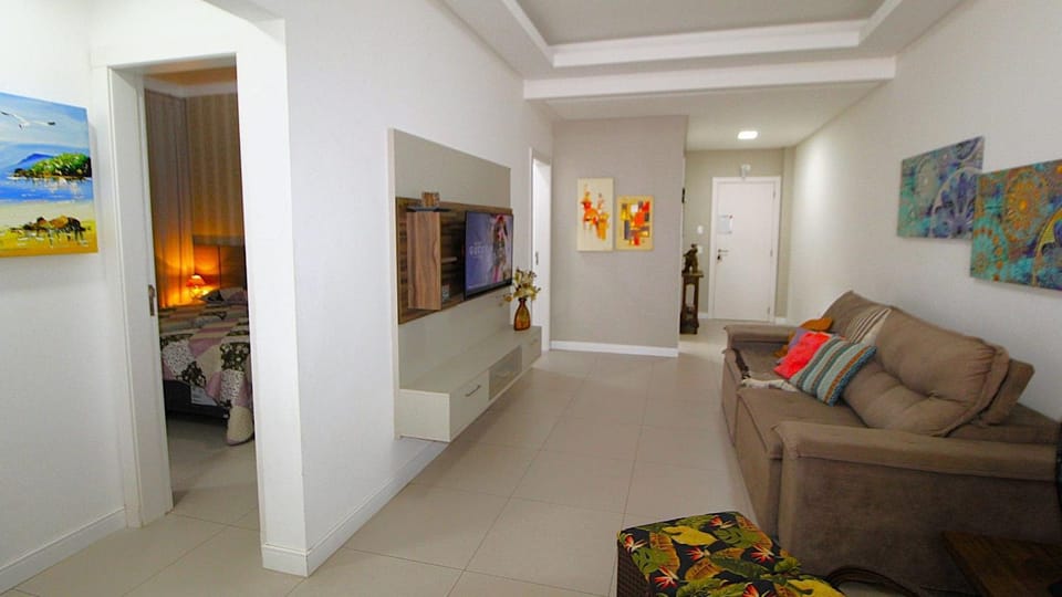 1067 - Apartamento para locação em Bombinhas com 03 suítes Apartment in Bombinhas